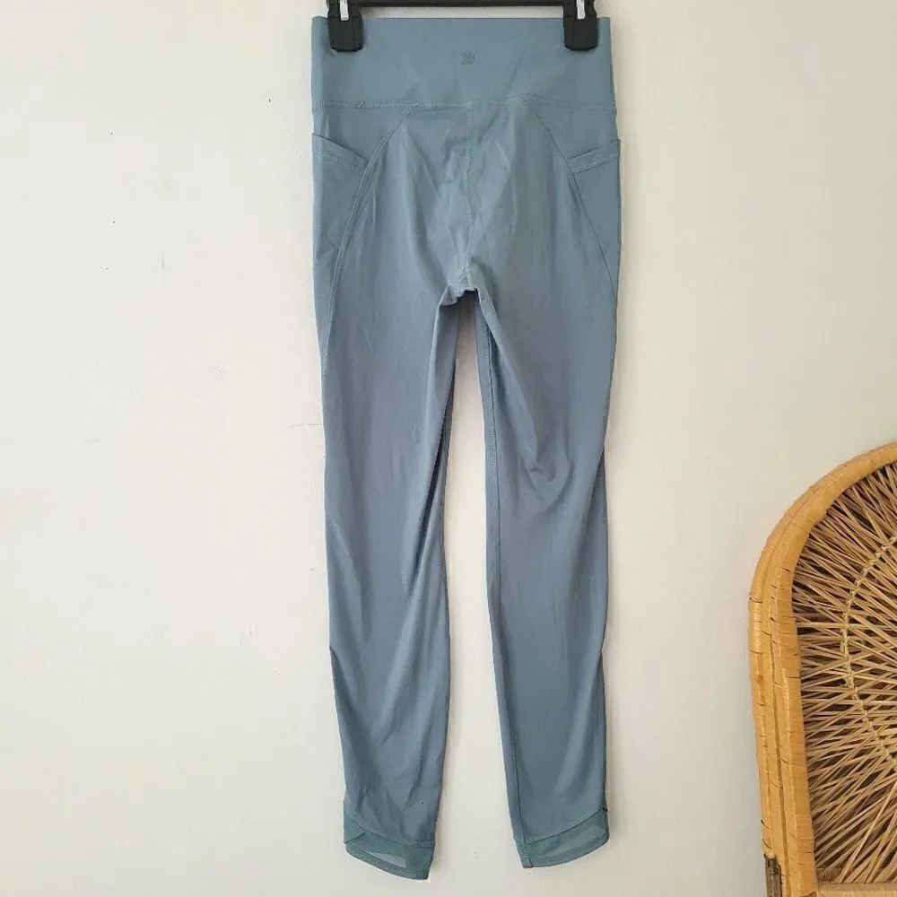 All In Motion Cropped Leggings Fog Blue Small - Picture 2 of 8